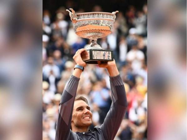 Los números del palmarés de Rafael Nadal impresionan: es su título número 82 y el decimoctavo en un Grand Slam, por lo que tiene ya muy cerca el récord de 20 grandes de Roger Federer. Foto: Agencia AFP.