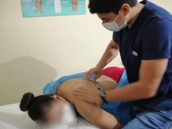 Emilio René Godoy Cribas se presentaba como quiropráctico. Una de las mujeres llegó a su clínica por un dolor de espalda y aseguró que fue abusada sexualmente por él.