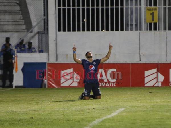 Con un certero remate de cabeza, Ángel Tejeda se encargó de darle la victoria sobre la hora al Ciclón ante una aguerrida manada.