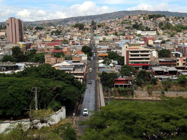 La AMDC busca que las calles rehabilitadas de Comayagüela no solo tengan nuevo pavimento, sino también señalización y espacios definidos para mejorar la movilidad.