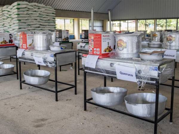 Los nuevos kits de cocina industriales mejoran la preparación de la merienda escolar.