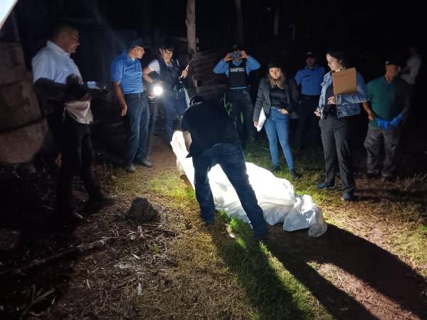 El cadáver fue levantado por personal de medicina forense para proceder con la respectiva autopsia.