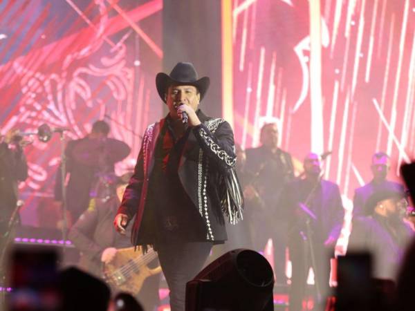 El cantante Julión Álvarez a través de un comunicado aclaró que su piloto no fue detenido en Honduras, acusado por narcotráfico, como lo informó la Policía Nacional. ¿Qué está sucediendo?