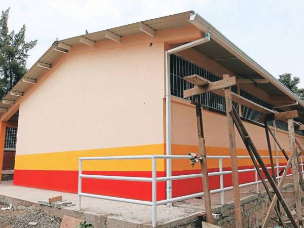 Son al menos 1,200 centros educativos los que se han reparado; con proyectos que van desde reparación de techos, construcción de aulas nuevas, reparación de muros, entre otros.