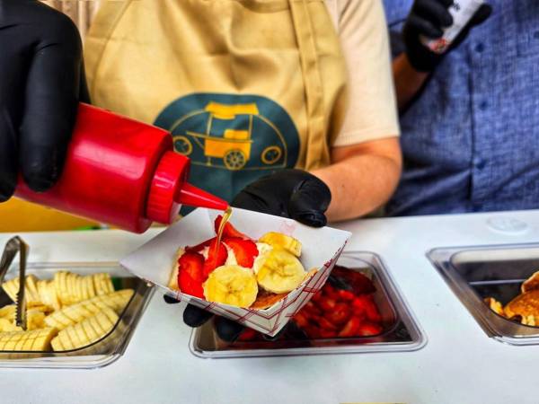 La “healthy bar” de frutas y yogur griego es una de las opciones más solicitadas por clientes que buscan alternativas saludables.