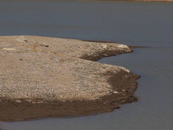 Zablah consideró que prolongar el uso de la represa por debajo de ese nivel incrementaría los riesgos para el tratamiento del agua destinada al consumo humano.