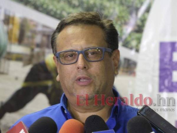Titular de la Secretaría de Educación, Arnaldo Bueso.