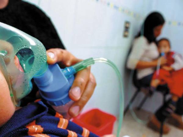 Autoridades aseguran que el 60% de los pacientes que acuden al Hospital Escuela por enfermedades respiratorias son internados de emergencia.