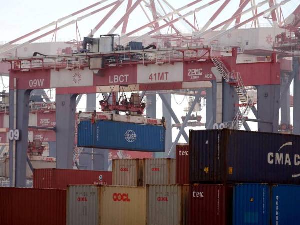 La UE sigue abierta a negociar con Washington, pero advierte que los aranceles estadounidenses son injustificados.