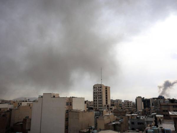 Según la Media Luna Roja, los ataques de EE.UU. e Israel han causado al menos 555 muertos.