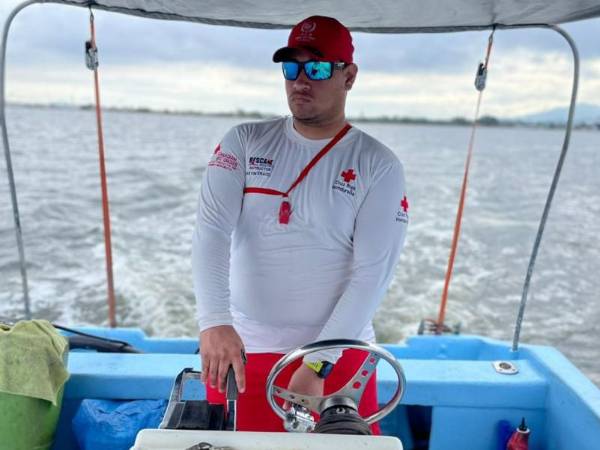 El médico y socorrista voluntario Kevin Omar Erazo ha dedicado gran parte de su vida a velar por la vida de los demás.