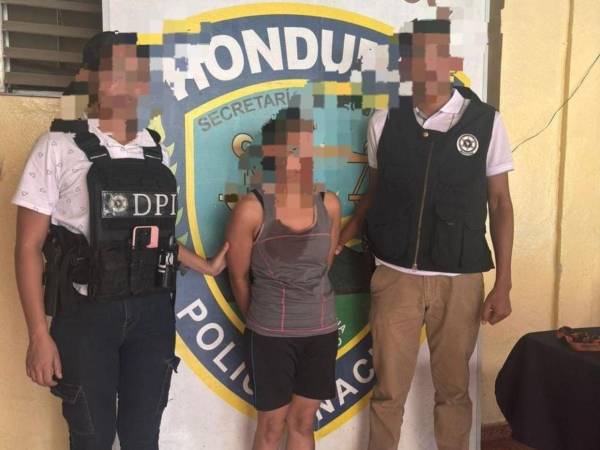 La mujer fue detenida por agentes policiales en la colonia Rodríguez y Carias de municipio de Talanga, Francisco Morazán.