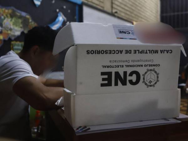 De acuerdo al requerimiento, los imputados buscaban beneficiar a un precandidato del movimiento Vamos Honduras en la JRV 0164 de Esparta, Atlántida.