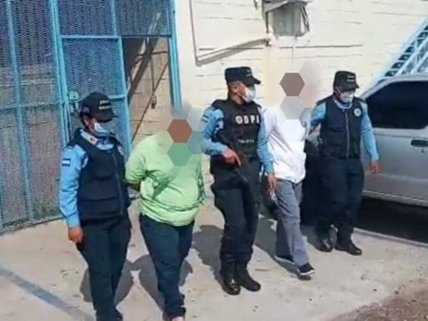 Los detenidos enfrentarán cargos por los delitos de estafa continuada.