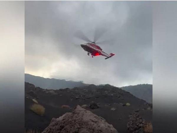 El hombre fue rescatado ya en estado muy grave por los bomberos, pero murió .