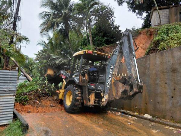Se realizaron al menos unas 250 evacuaciones de personas que fueron trasladadas a cinco albergues habilitados en los municipios de La Ceiba, Tela y Arizona.