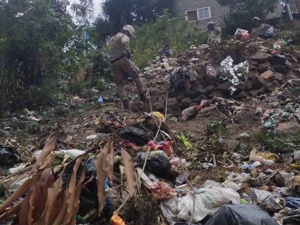 El cuerpo fue reportado por vecinos del lugar que alertaron a las autoridades policiales.