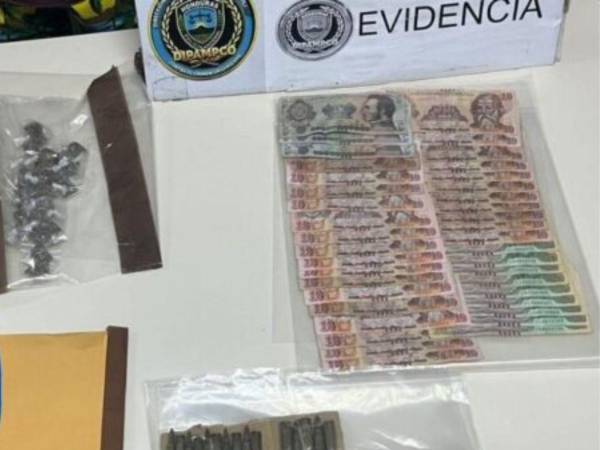 Asimismo, en el lugar se incautaron varios teléfonos celulares y dinero en efectivo, evidencias que serán incorporadas al proceso judicial en contra del sospechoso.