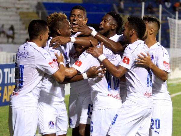 Olimpia en una celebración de uno de los goles que le anotarón a la Liga Deportiva Alajuelense.Foto: Ronald Aceituno