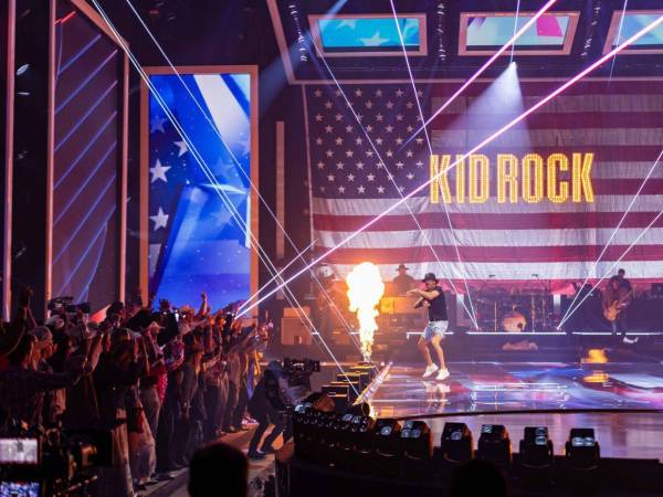 Kid Rock fue uno de los cantantes que protagonizó el show de medio alternativo.