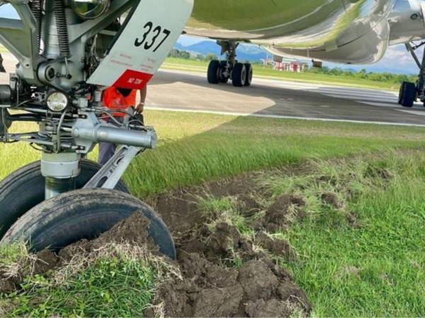 El avión de carga A-330 se salió de la pista durante un procedimiento de aproximación a la pista el mediodía del martes 18 de noviembre en el aeropuerto Ramón Villeda Morales