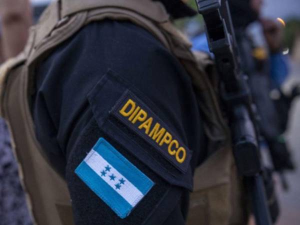 El Ministerio Público aseguró que los agentes, privaron de su libertad a un hombre de nacionalidad filipina, donde lo sometieron a actos de tortura y despojaron de sus pertenecias durante un operativo realizado en la zona norte del país.