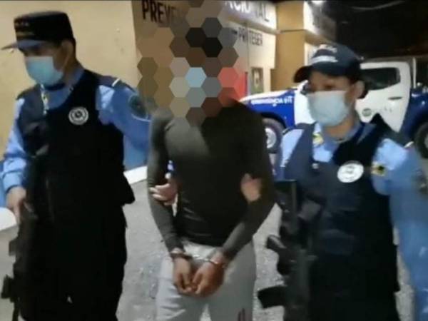 El sospechoso tenía una orden de captura vigente desde el 21 de junio de 2021 luego de que el Juzgado de Letras Seccional de La Ceiba ordenara su arresto.