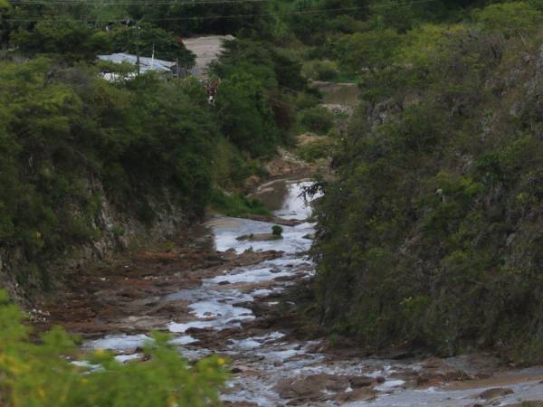Barrios y colonias como El Chile, La Rodriguez, Lempira, Campo Sonia, Juan Lindo, Villa Adela, Tiloarque, el Hato de Enmedio, Villa Vieja, Tres de Mayo, denuncian sufrir escazes de agua potable.
