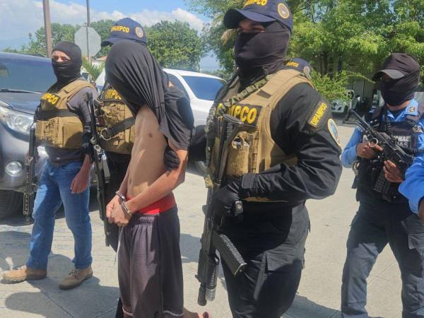 La banda criminal conocida como “Los Aguacates” ha sido identificada como una de las estructuras delictivas más activas en la zona norte de Honduras. Sus operaciones criminales abarcan desde el tráfico de drogas hasta la extorsión y el sicariato.