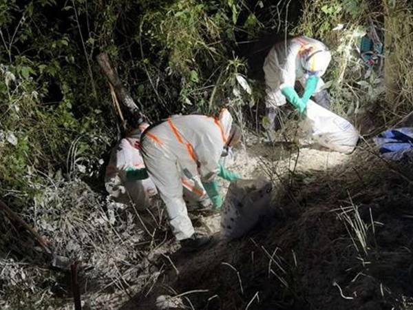 Esta mañana continúan las labores de limpieza y control en la zona del accidente ocurrido sobre la carretera CA-4, en el municipio de Quimistán, departamento de Santa Bárbara, donde se registró el derrame de cianuro granulado transportado en un contenedor de aproximadamente 20 toneladas. Lo que se sabe de la delicada labor.