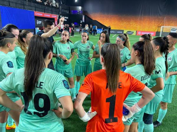 Eybis Medina debuto como la capitana de las Troncas FC.