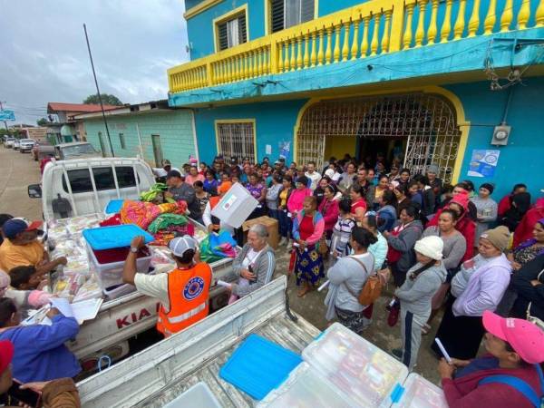 EL gobierno habilitó unos 21 albergues para brindarle seguridad y protección a los hondureños damnificados por el caos ocasionado por las lluvias.