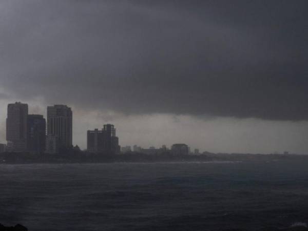 La tormenta tiene actualmente vientos máximos sostenidos de 85 kilómetros por hora.