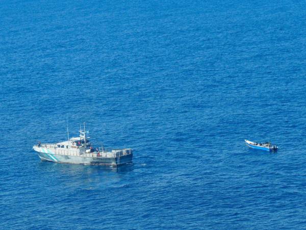 FFAA denuncia incursiones de barcos salvadoreños en aguas hondureñas.