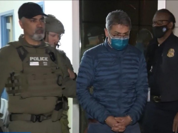 El expresidente hondureño fue extraditado a Estados Unidos, que lo acusa de recibir “millones de dólares” de los cárteles de la droga.