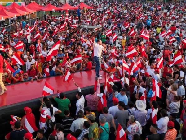 Se debe tomar en cuenta la capacidad y trayectoria de los diputados al momento de votar, piden analistas.