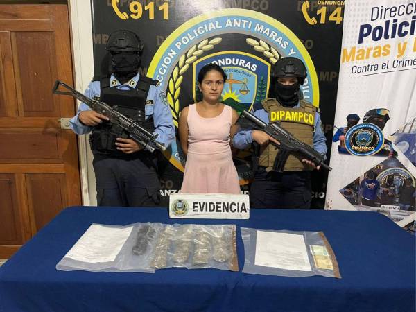 Por considerarla responsable del delito de tráfico de drogas, Glenda Yamileth Flores Turcios, fue capturada por agentes de la Dirección Policial Anti Maras y Pandillas Contra el Crimen Organizado (Dipampco).