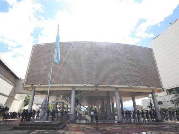 El presidente electo prometió un traspaso presidencial distinto a los hábitos históricos: la ceremonia se realizará en el Congreso Nacional.
