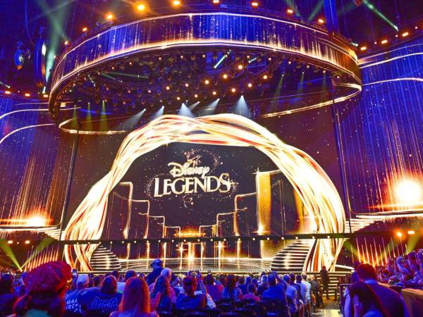 La ceremonia cerró con un homenaje al director ejecutivo de The Walt Disney Company, Bob Iger, considerado el responsable de la transformación moderna de la compañía.