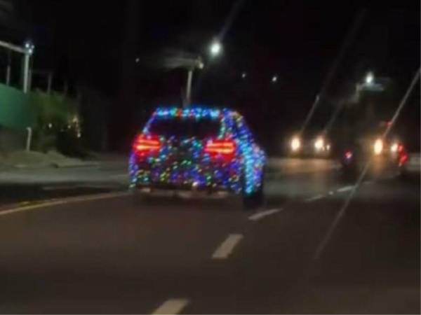 El carro fue visto recorriendo la calle de Los Alcaldes y el bulevar Suyapa.