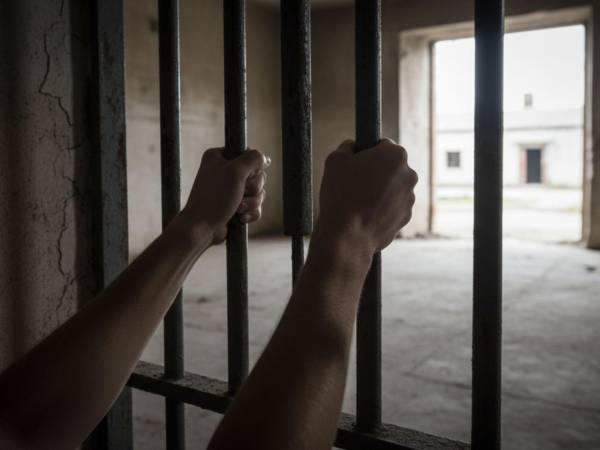 El novio de una menor de 13 años, fue sentenciado por el delito de violación en perjuicio de la adolescente, hecho ocurrido en el departamento de Lempira.