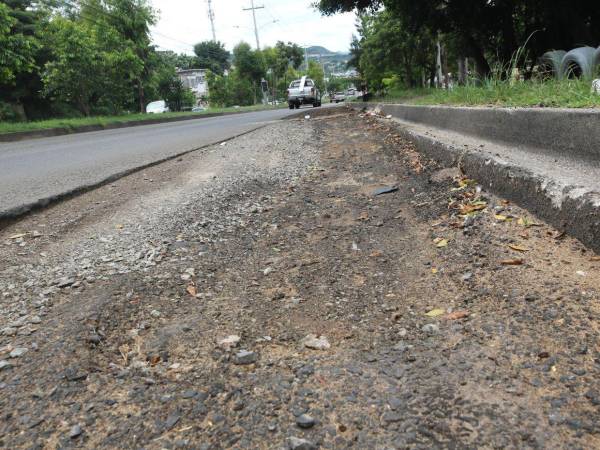 Desde Residencial Honduras hasta Lomas de Toncontín, al menos diez baches generan daños mecánicos y retrasos para vehículos y transporte público.