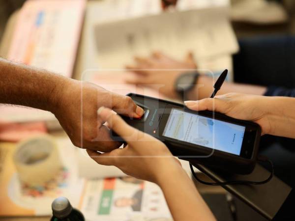 Más de 6 millones de hondureños llegaron a votar este domingo en los 18 departamentos del país.