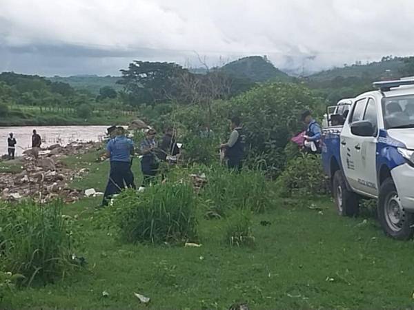 Las autoridades policiales llegaron al lugar para resguardar la escena.