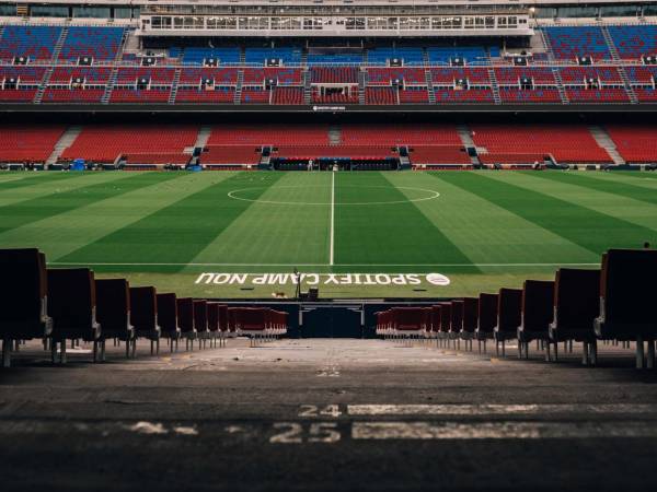 El equipo catalán espera al Racing Santander 10* en la cancha del Camp Nou.