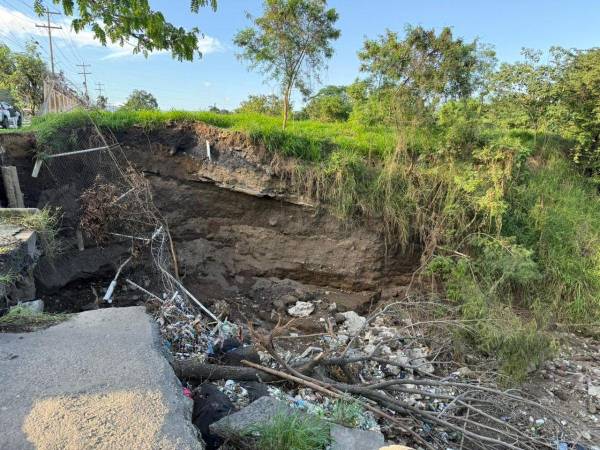 Los conductores y peatones que transitan de sur a norte deben hacerlo con precaución sobre todo a la altura de la Gran Terminal de Buses.