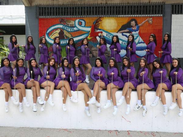 Con alegría y dedicación, las 23 palillonas del Instituto Central Vicente Cáceres practican para celebrar los 204 años de independencia patria.