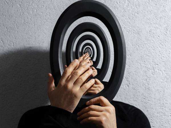 Con este libro de poesía Eleonora Castillo obtuvo el Premio Nacional de Poesía los Confines de 2024. La premiación y publicación de la obra fue en 2025, en el Festival Internacional de Poesía Los Confines.