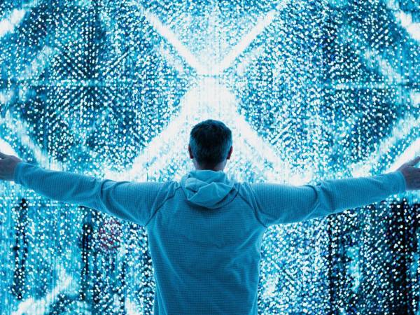Ante la IA, nos movemos de forma errática entre la fascinación ciega y un pánico abstracto a esa tecnología.