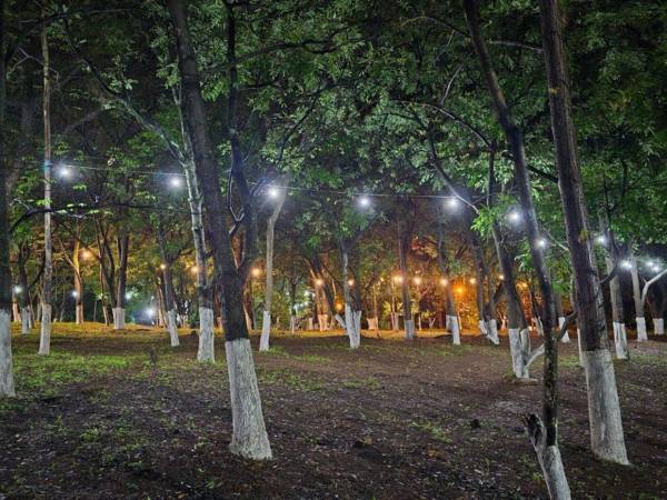 Más limpio, iluminado y con presencia de vigilancia, así luce actualmente el Cerrito de la Felicidad, un espacio ubicado en la colonia Kennedy que durante años permaneció en condiciones de abandono y deterioro.